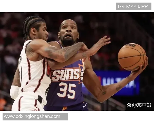 雷霆与热火激战正酣NBA赛季精彩对决引发球迷热议